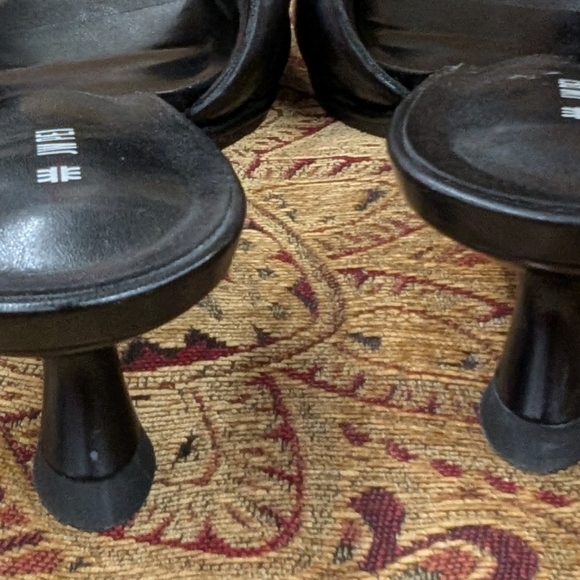 JW PEI Black Sculpted Padded-Strip Pointed Mule(Pre-loved) - Picture 4 of 7